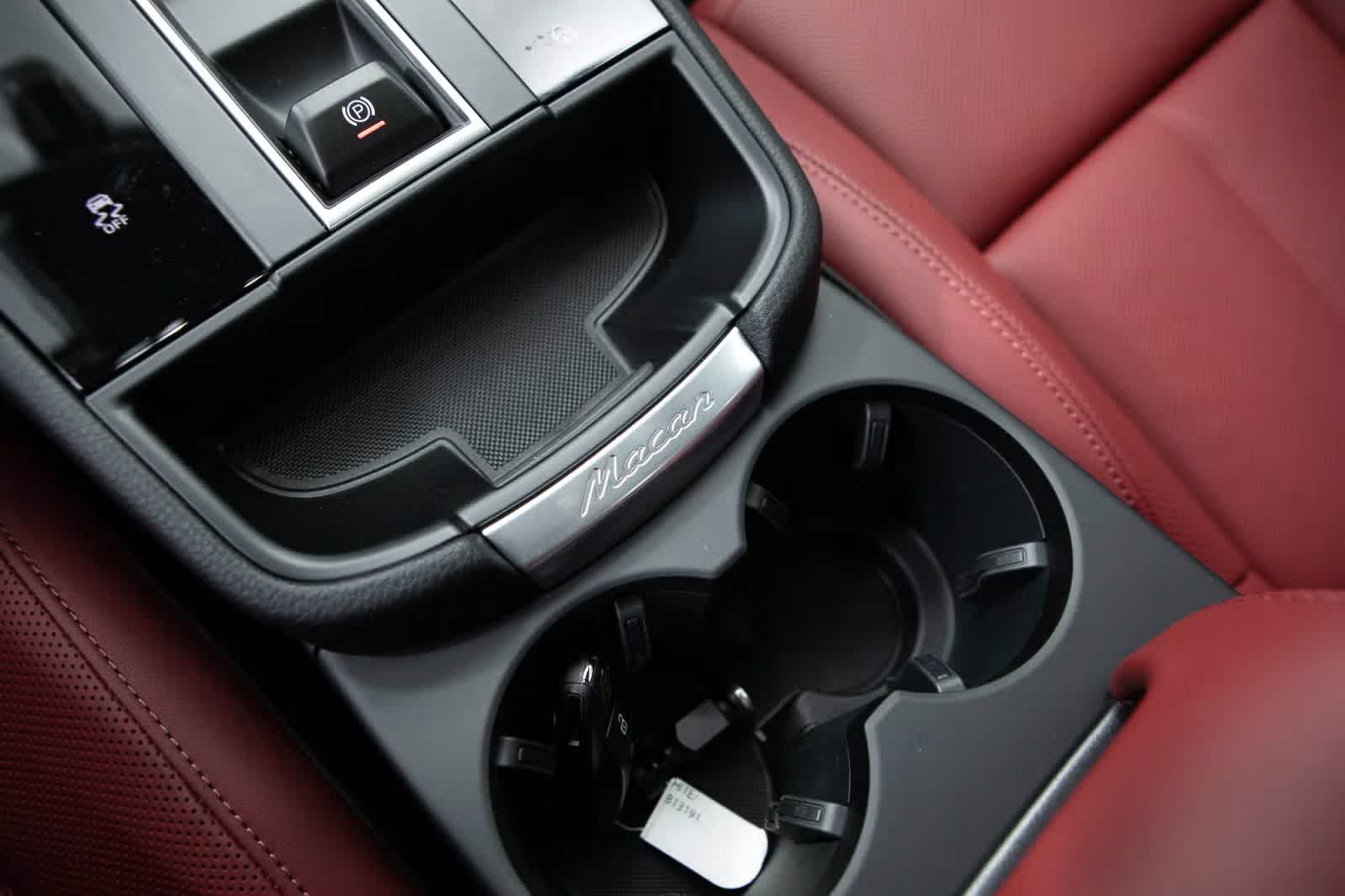 Thumbnail: 2025 Porsche Macan - 30