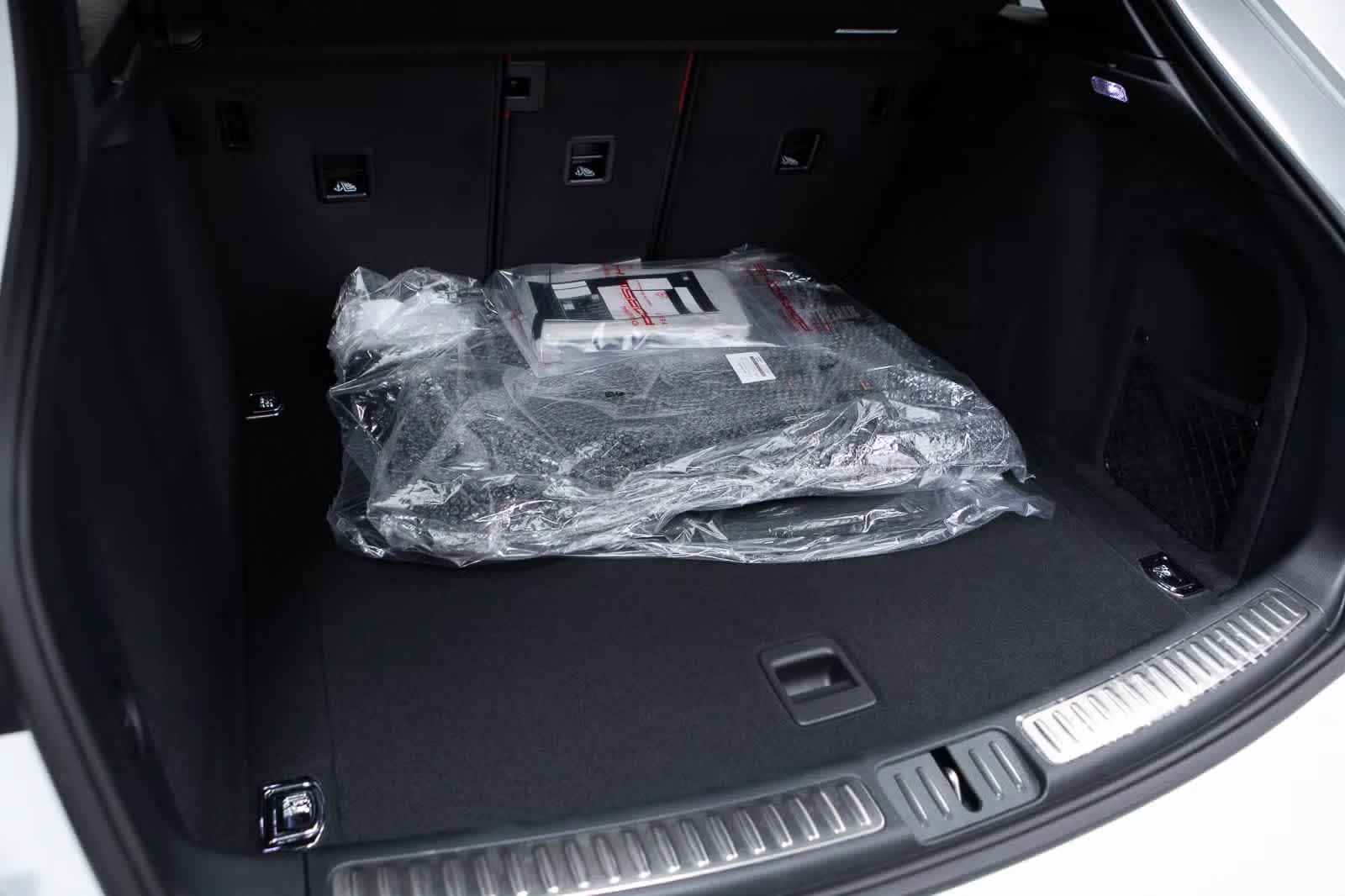 Thumbnail: 2025 Porsche Macan - 39