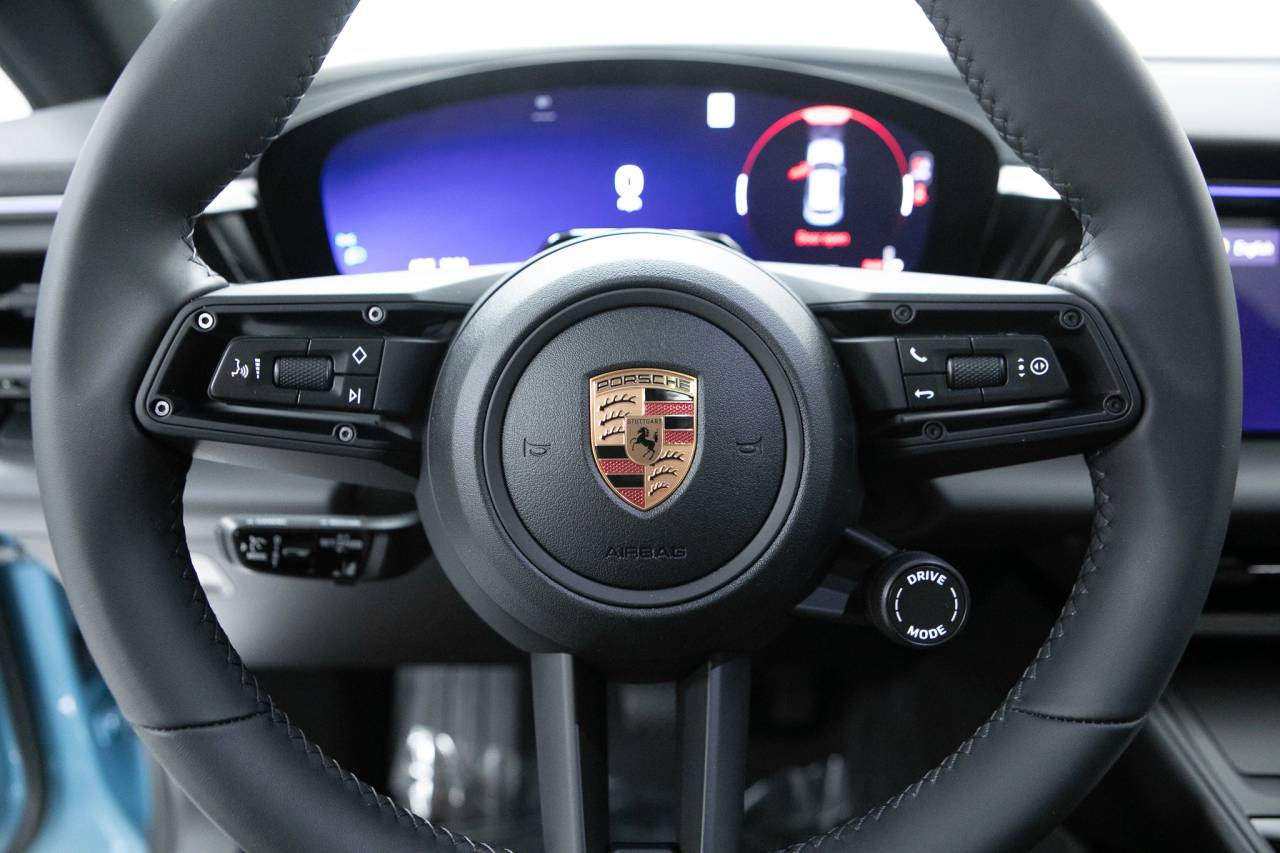 Thumbnail: 2026 Porsche Macan - 21