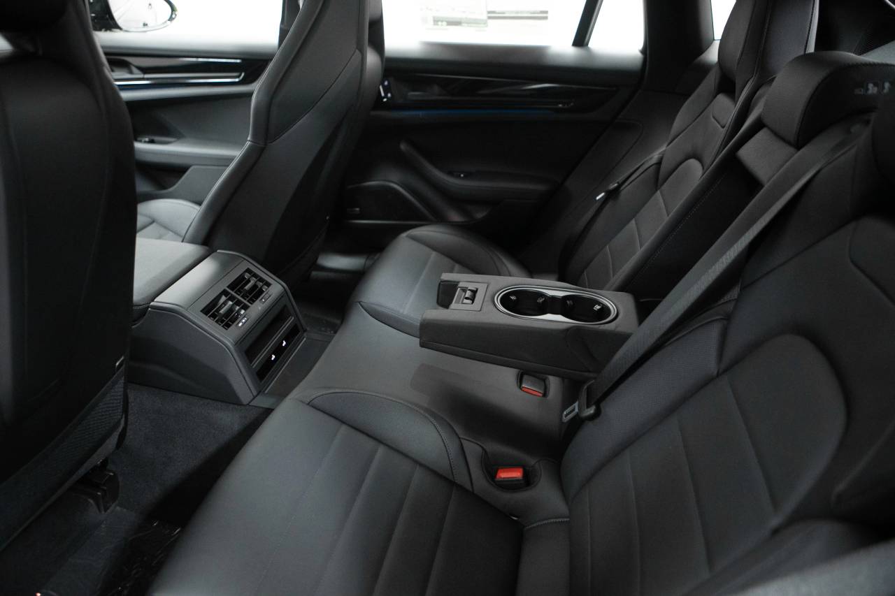 Thumbnail: 2026 Porsche Panamera - 34