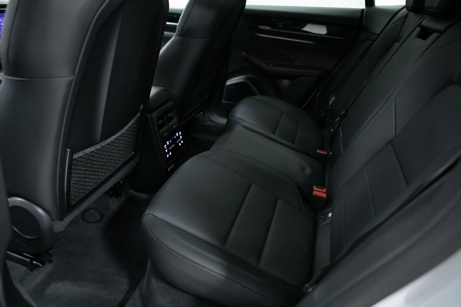 Thumbnail: 2025 Porsche Macan - 26