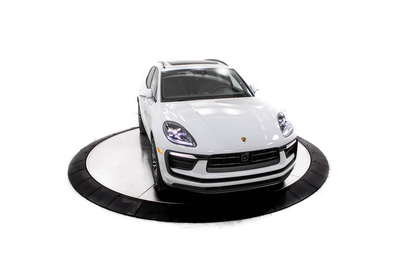 Thumbnail: 2026 Porsche Macan - 19