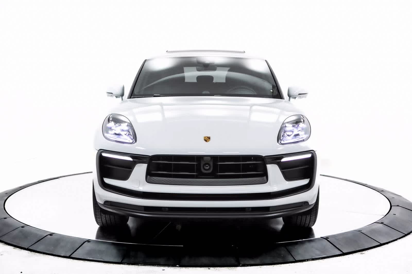 Thumbnail: 2025 Porsche Macan - 10