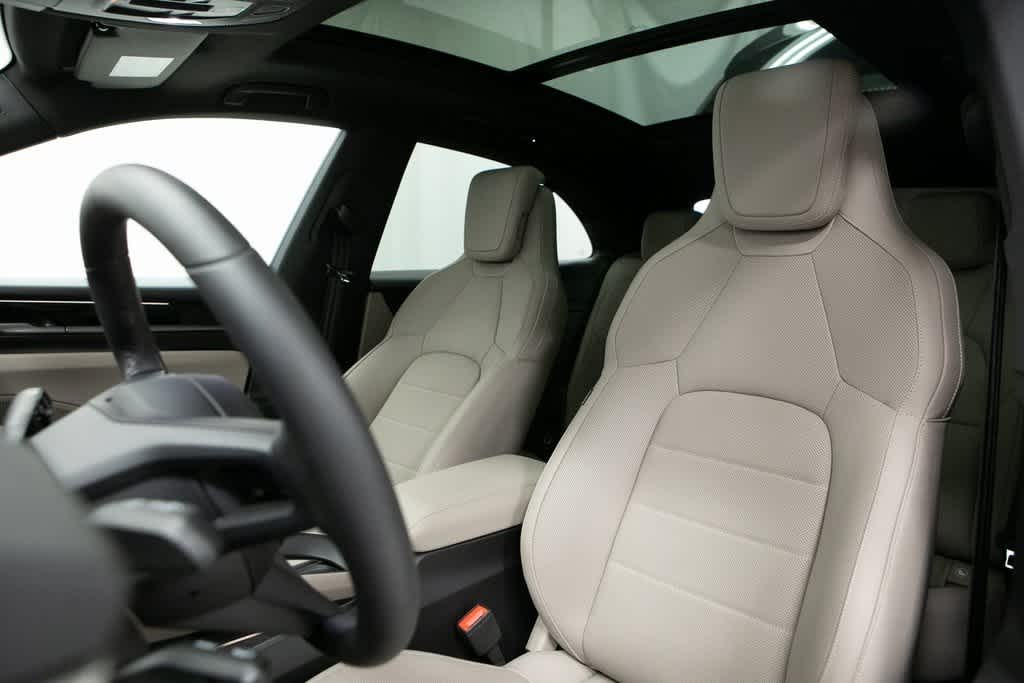 Thumbnail: 2025 Porsche Macan - 5