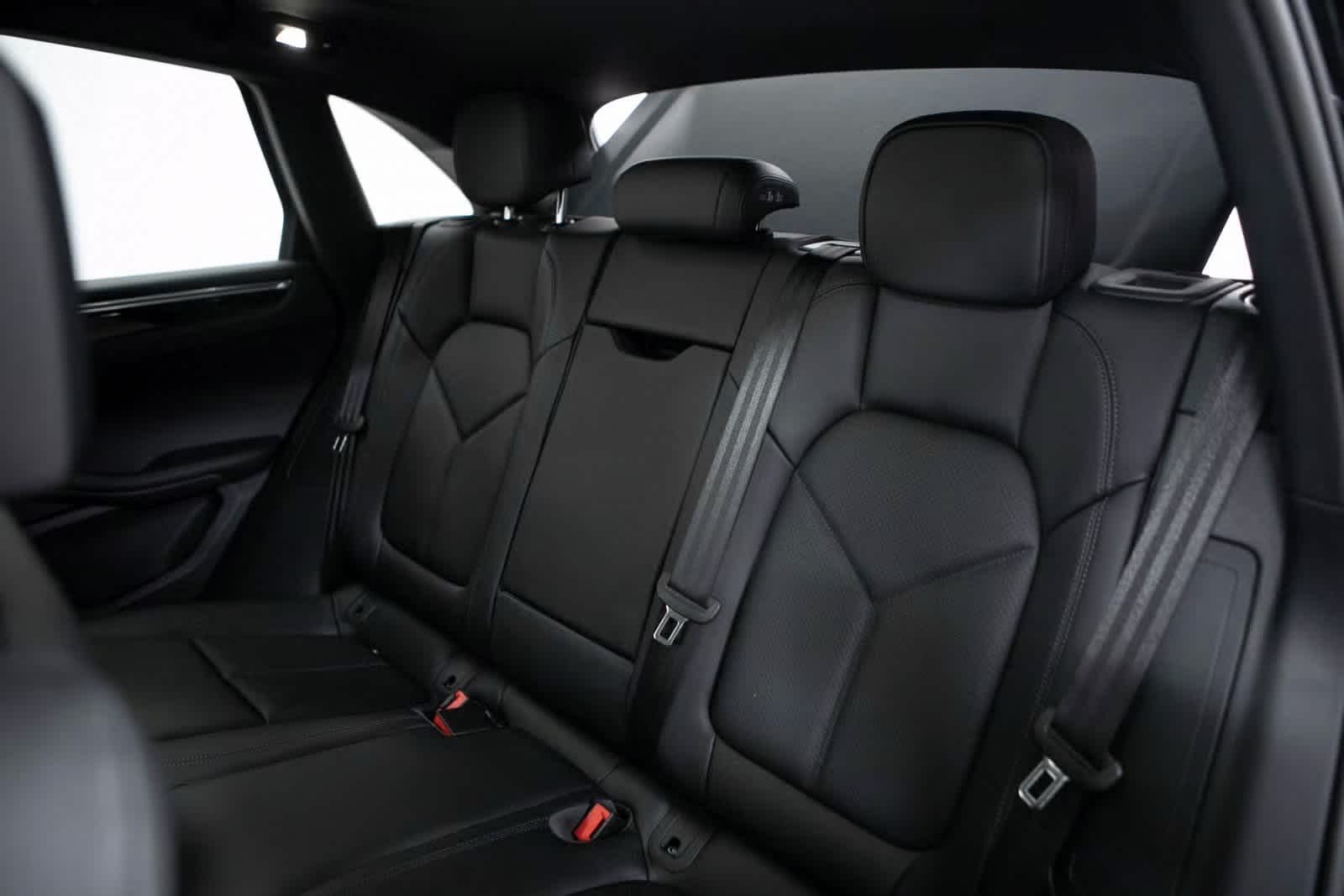 Thumbnail: 2025 Porsche Macan - 30