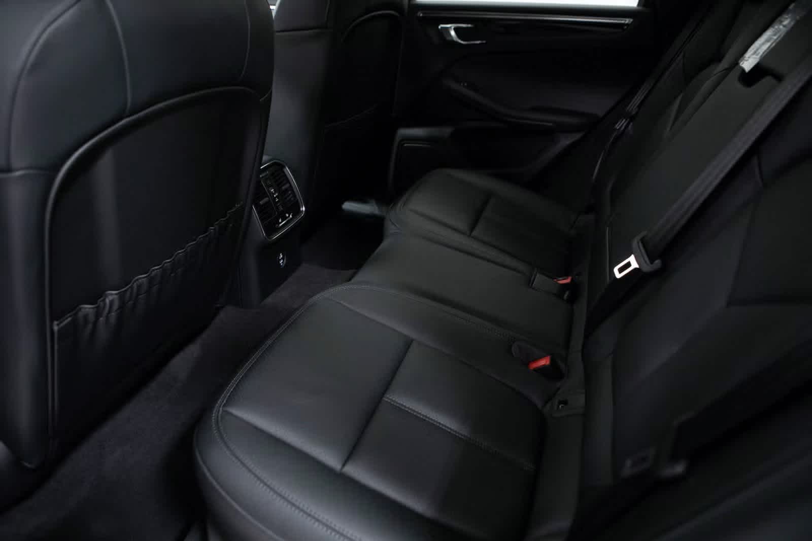 Thumbnail: 2025 Porsche Macan - 29