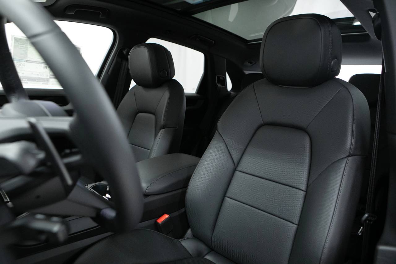 Thumbnail: 2026 Porsche Cayenne - 5