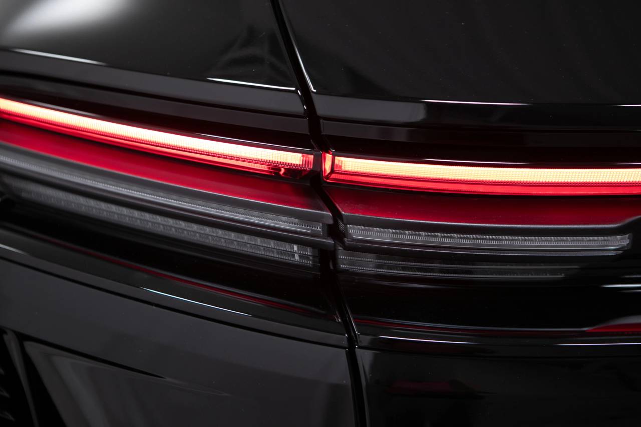 Thumbnail: 2026 Porsche Macan - 16