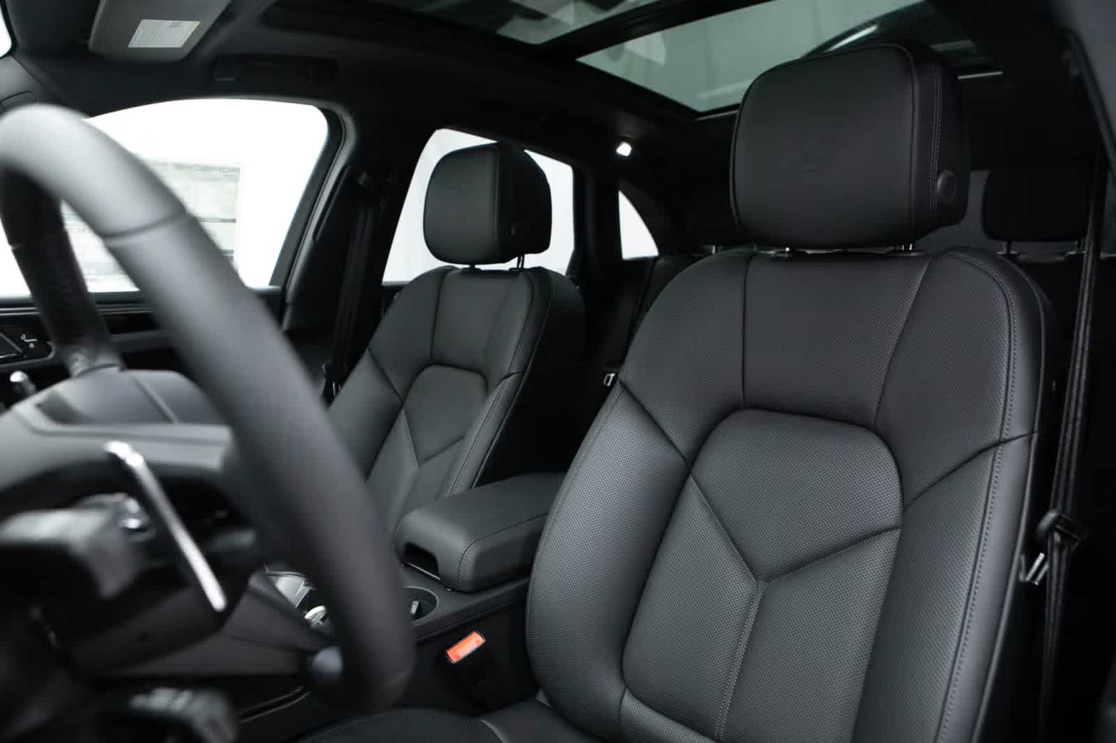 Thumbnail: 2026 Porsche Macan - 4