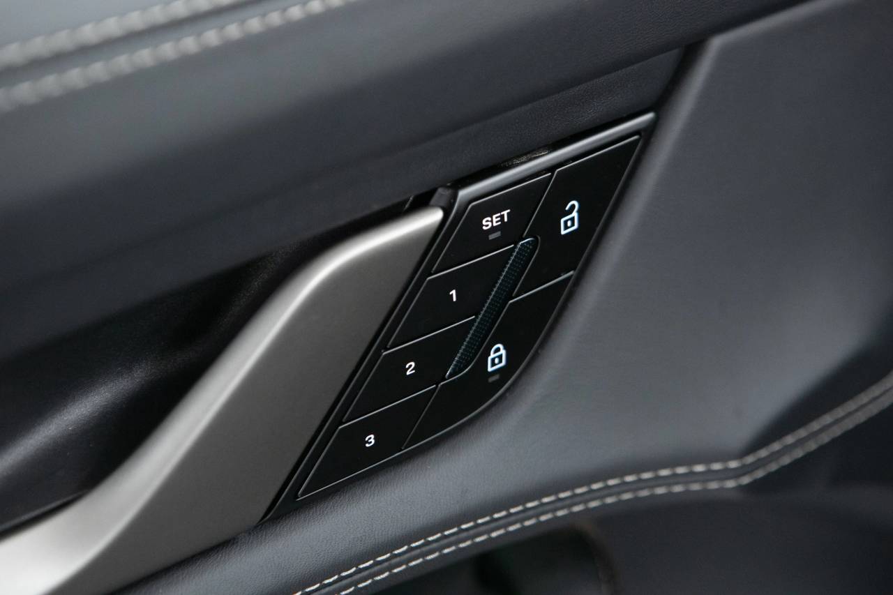 Thumbnail: 2026 Porsche Taycan - 25