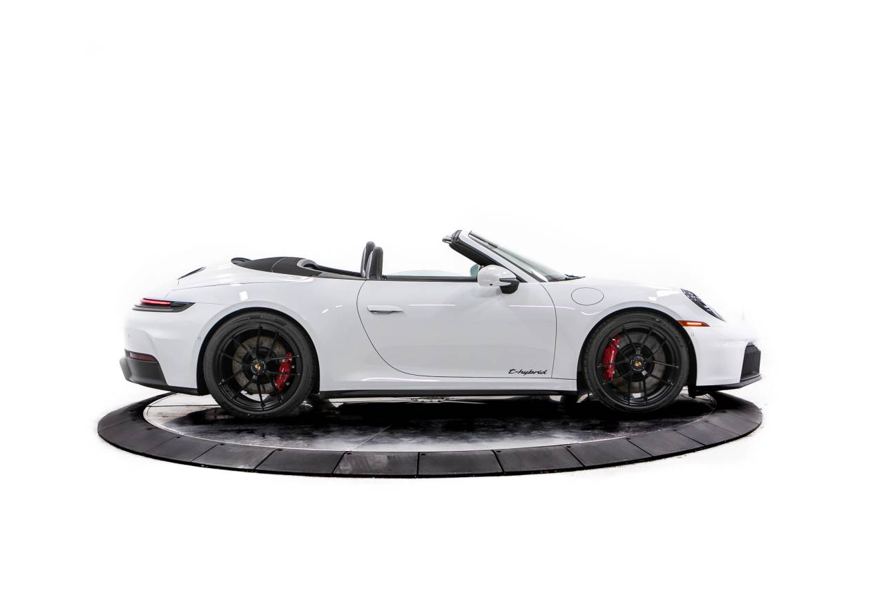 Thumbnail: 2026 Porsche 911 - 8