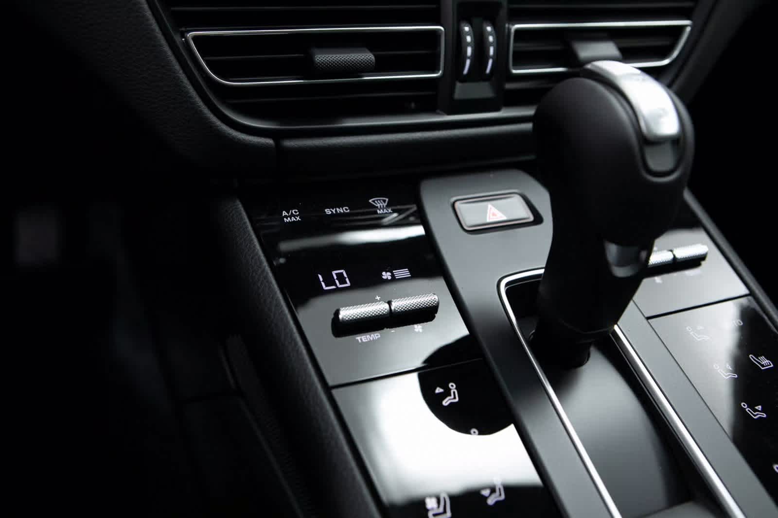 Thumbnail: 2025 Porsche Macan - 23