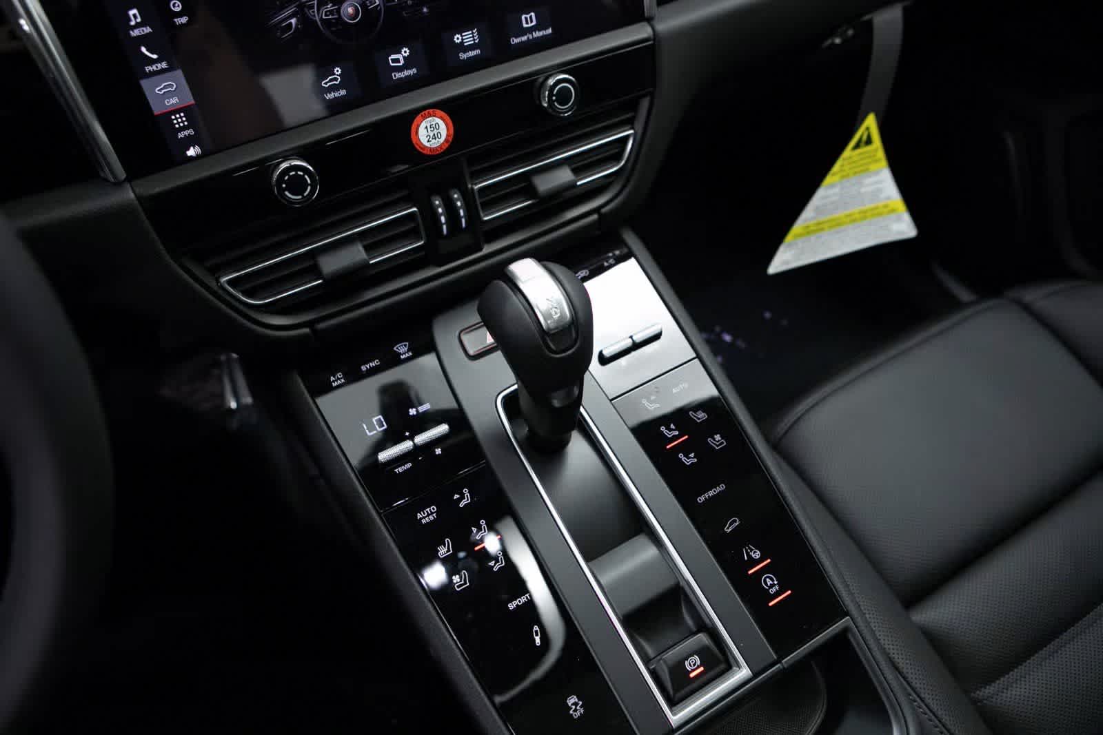 Thumbnail: 2025 Porsche Macan - 16