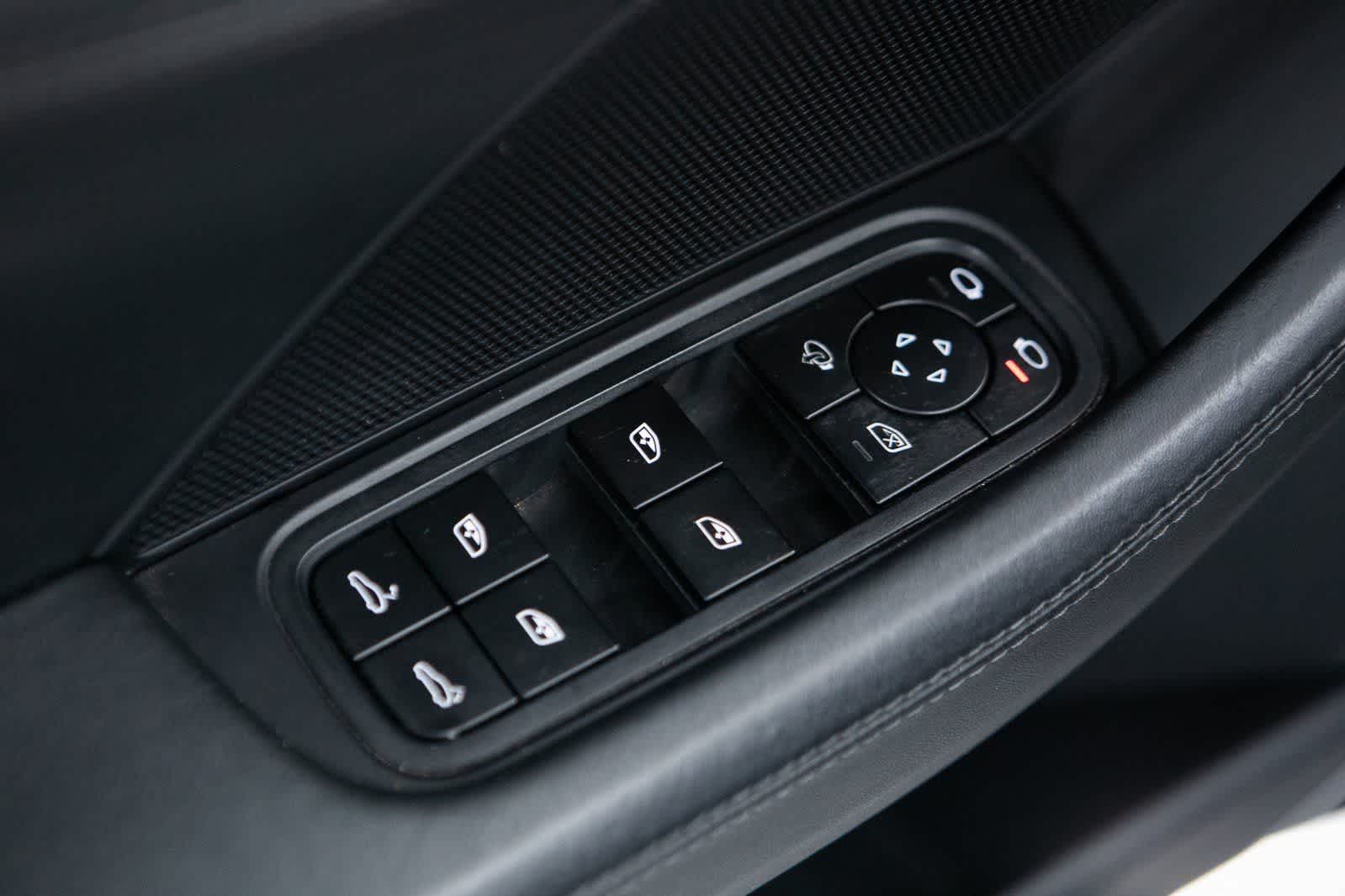 Thumbnail: 2022 Porsche Panamera - 18