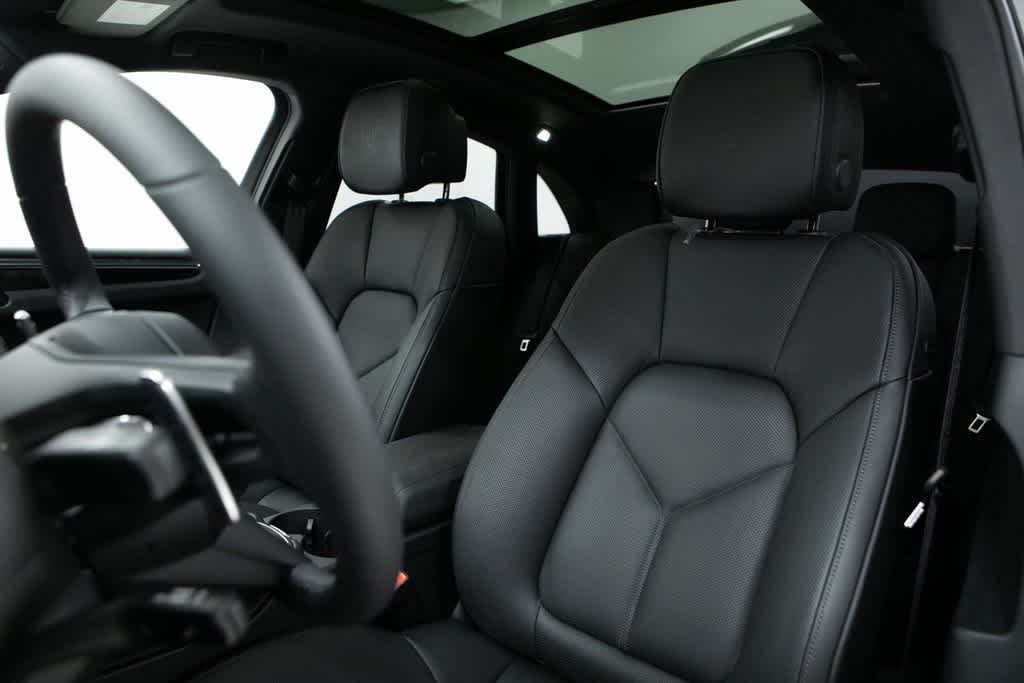 Thumbnail: 2025 Porsche Macan - 5