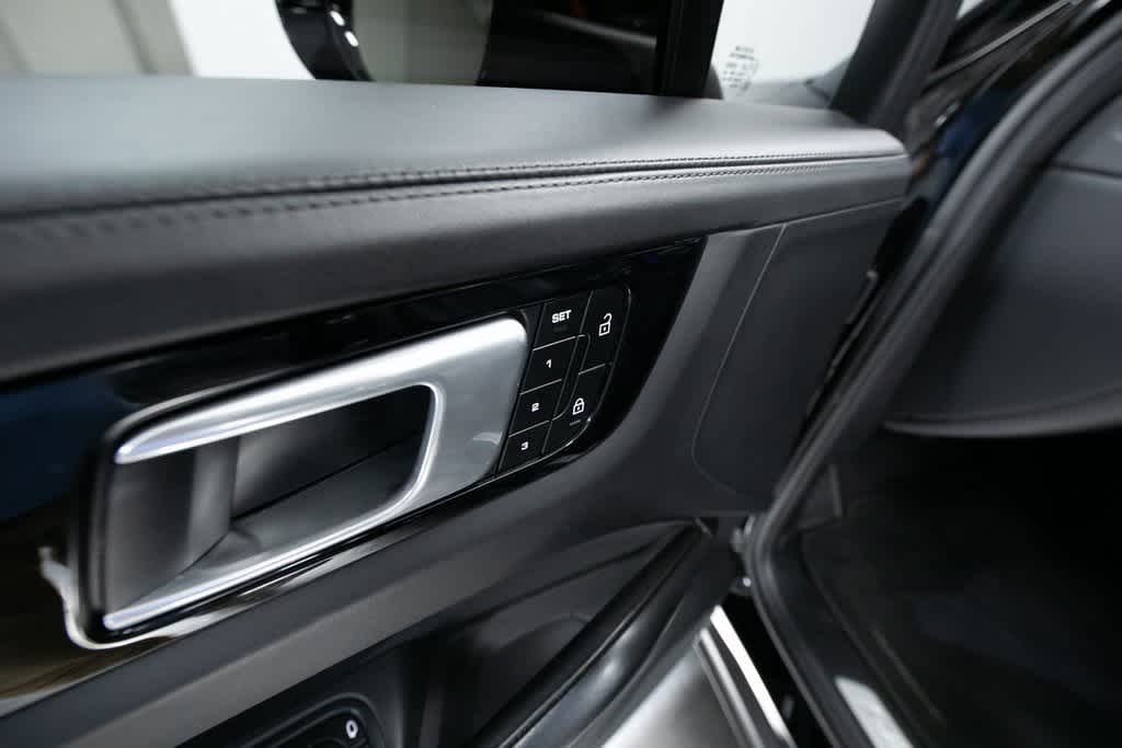 Thumbnail: 2022 Porsche Cayenne - 18