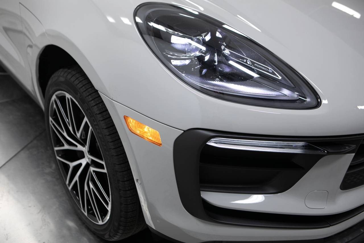 Thumbnail: 2026 Porsche Macan - 12