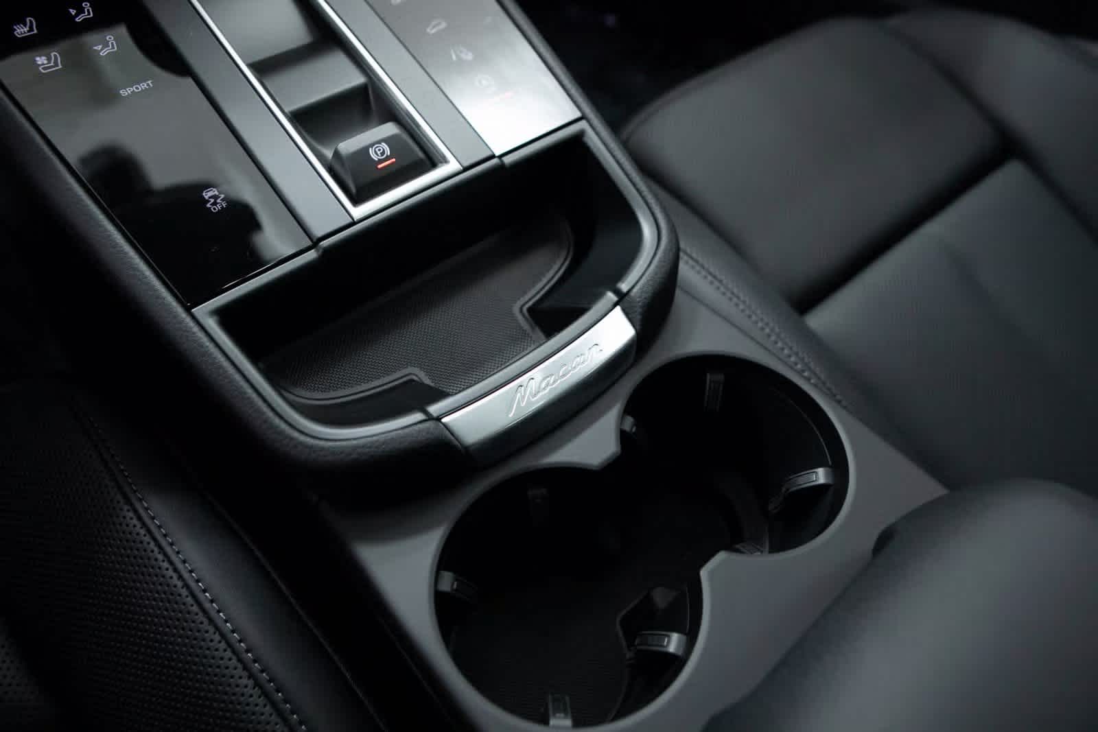 Thumbnail: 2025 Porsche Macan - 26