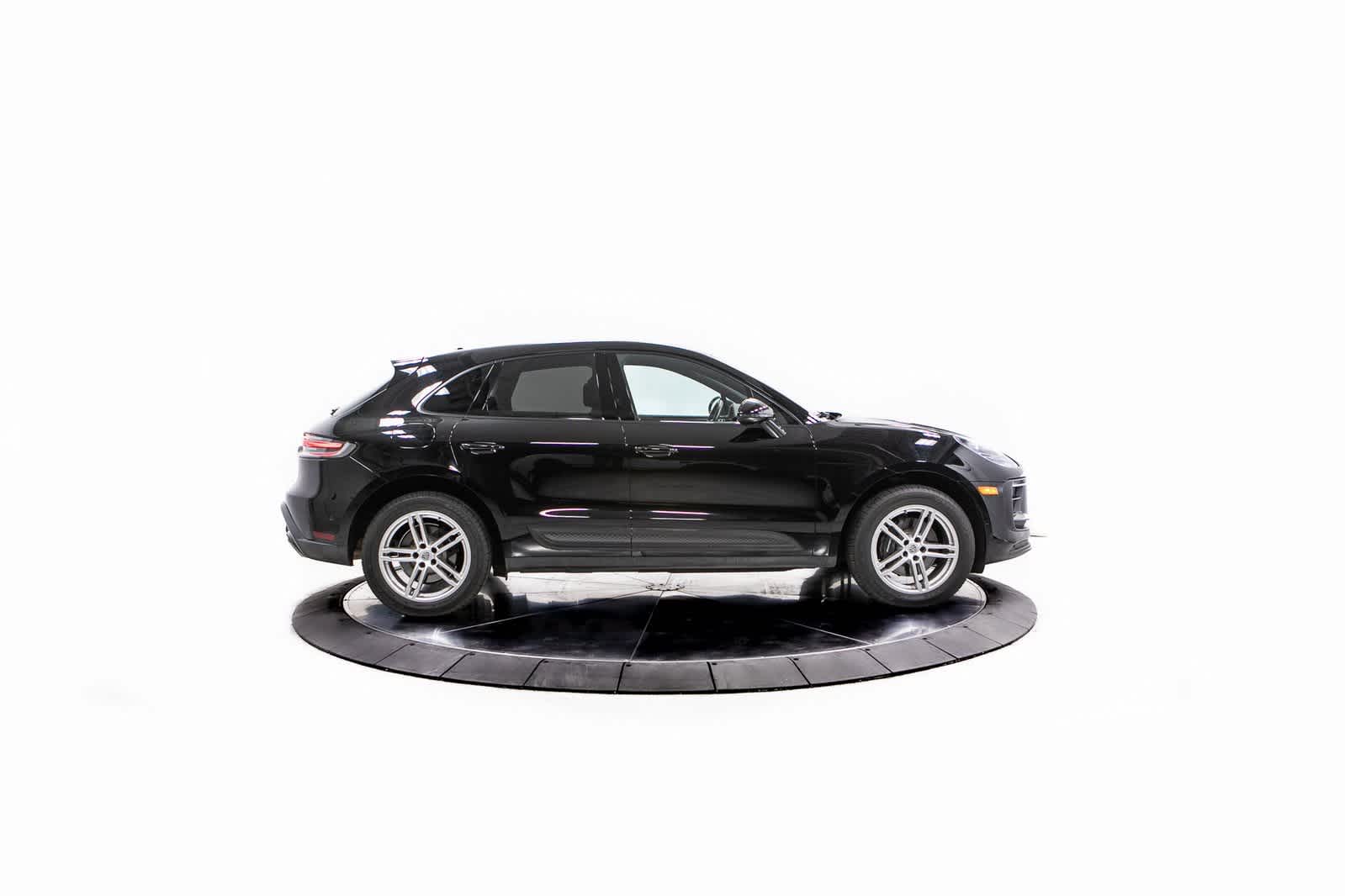 Thumbnail: 2023 Porsche Macan - 8