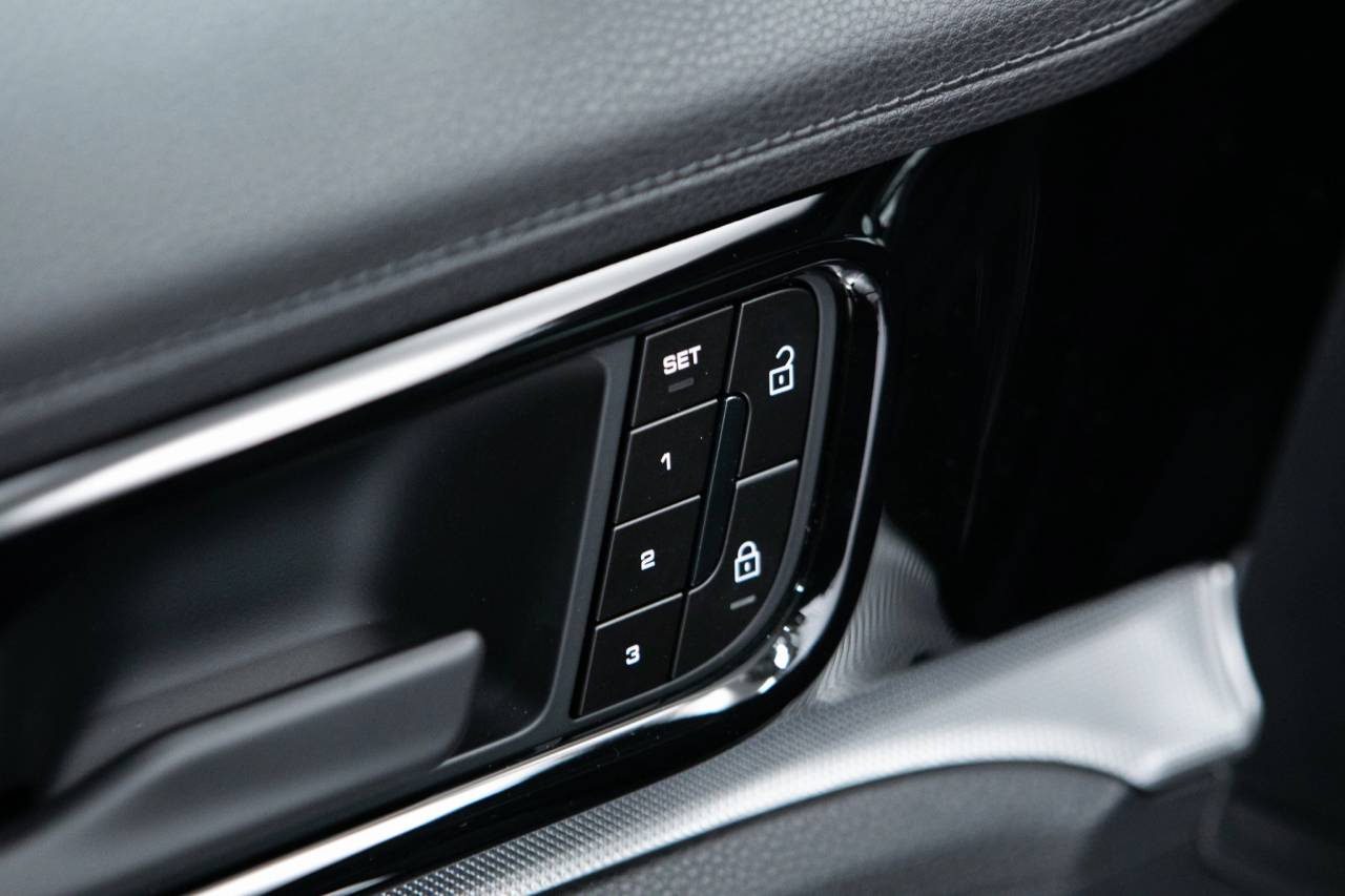 Thumbnail: 2026 Porsche Panamera - 26