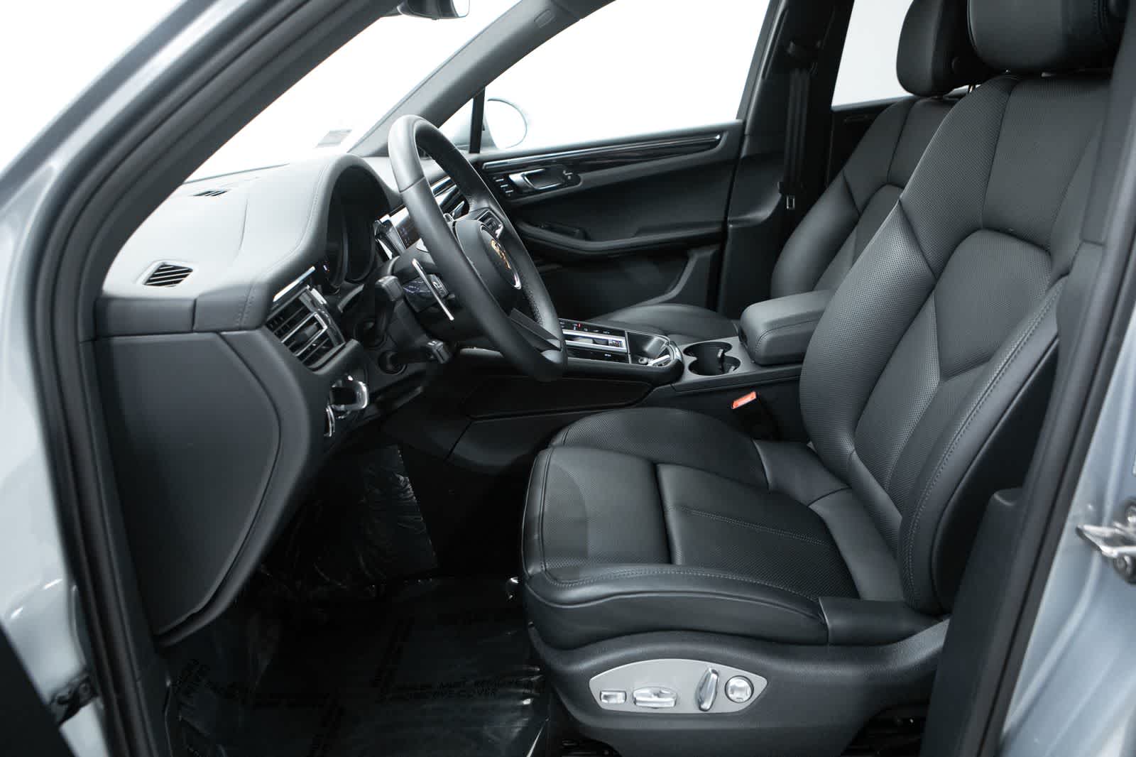 Thumbnail: 2026 Porsche Macan - 23