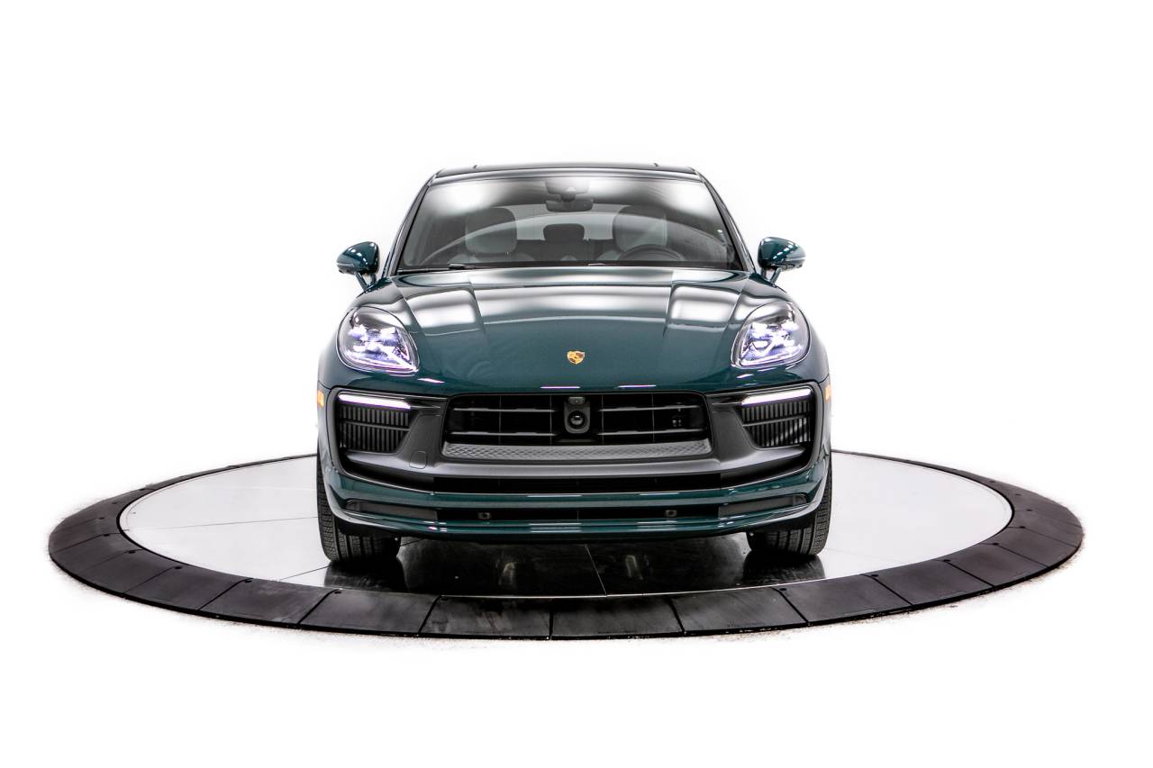 Thumbnail: 2026 Porsche Macan - 10