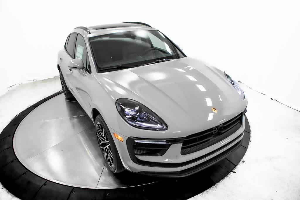 Thumbnail: 2025 Porsche Macan - 40