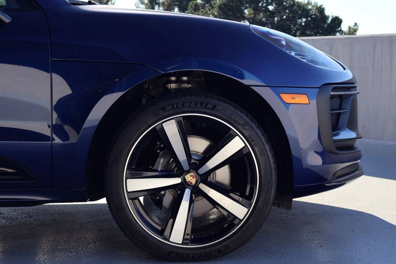 Thumbnail: 2026 Porsche Macan - 11