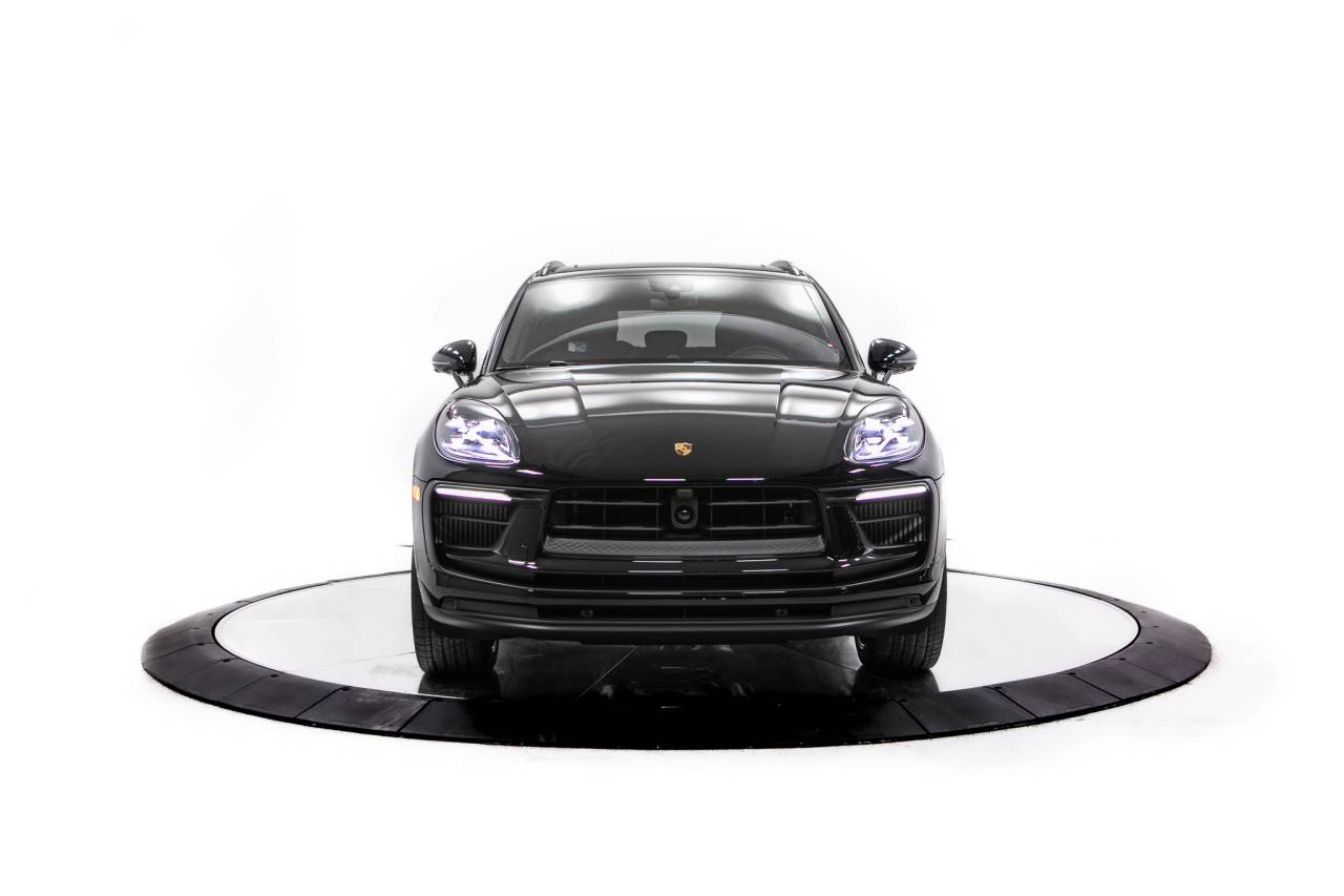 Thumbnail: 2026 Porsche Macan - 10