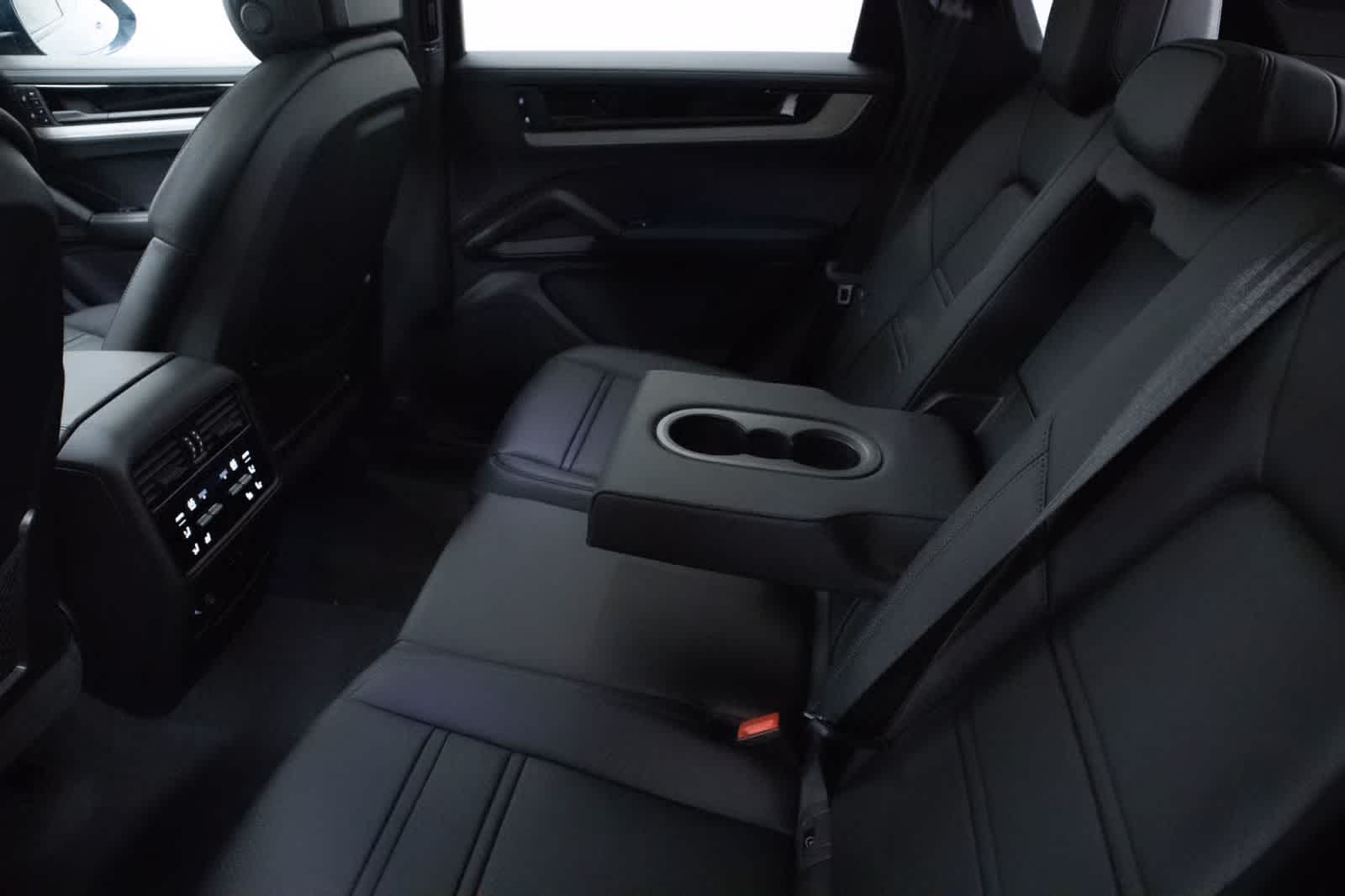 Thumbnail: 2025 Porsche Cayenne - 34