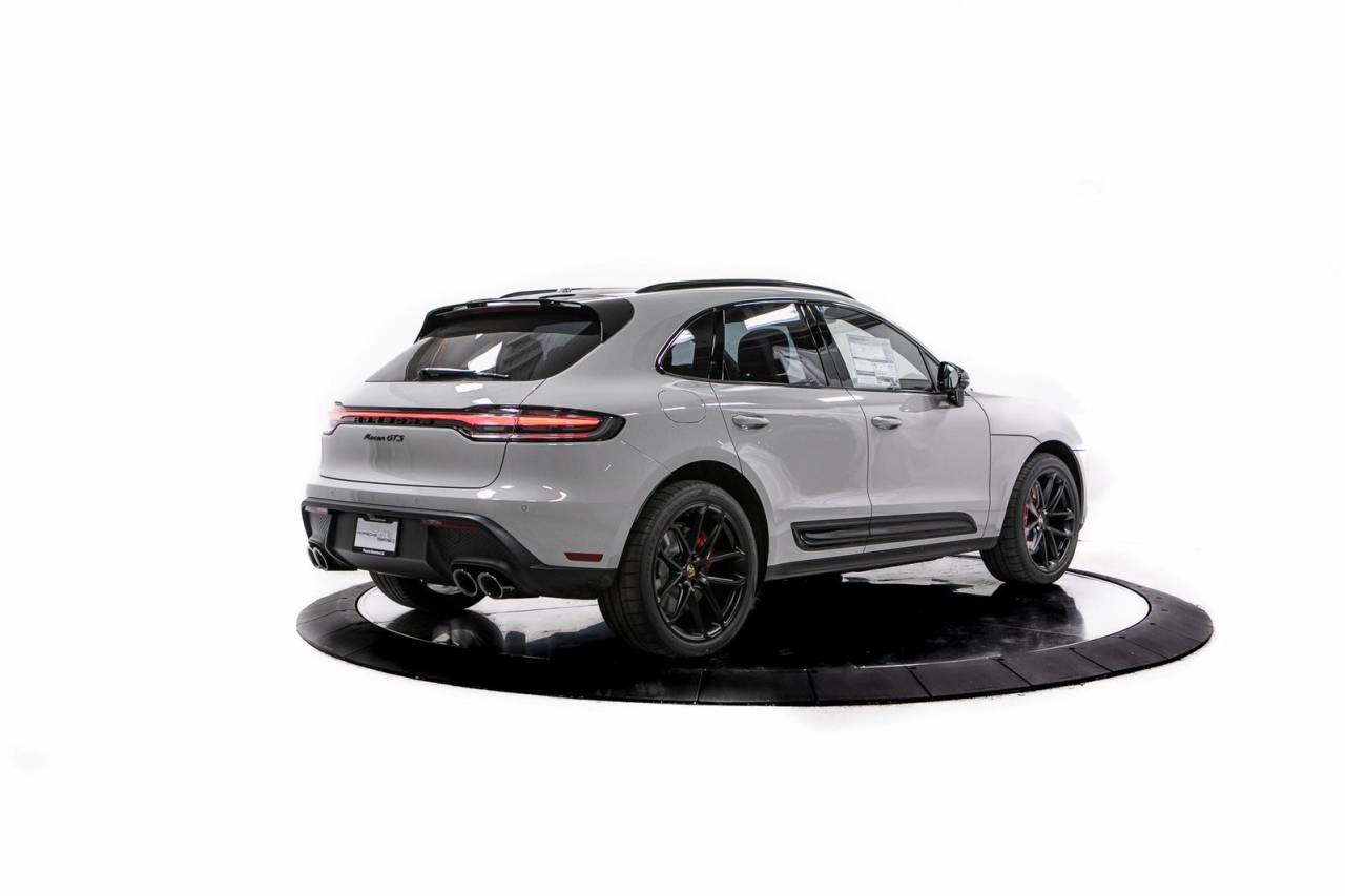Thumbnail: 2026 Porsche Macan - 7