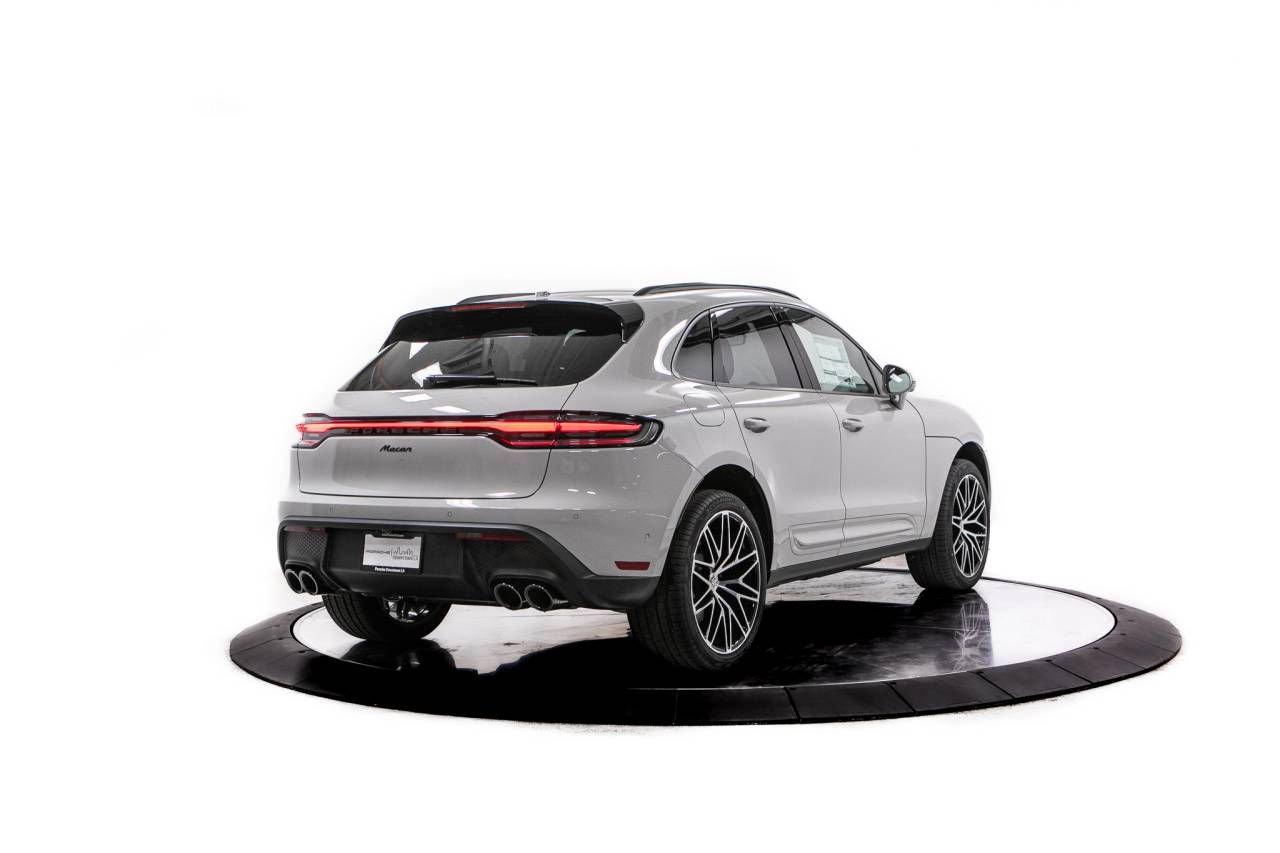 Thumbnail: 2026 Porsche Macan - 7