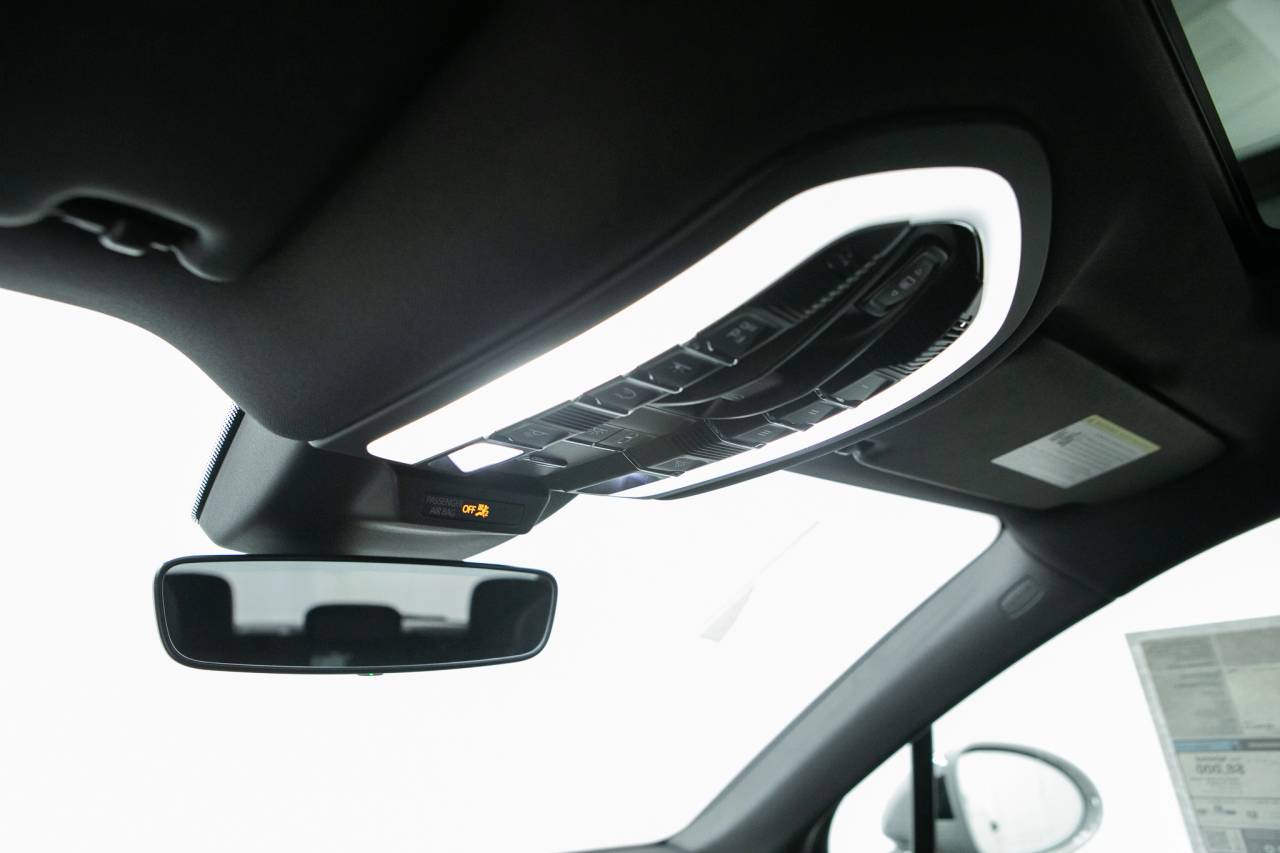 Thumbnail: 2026 Porsche Macan - 32