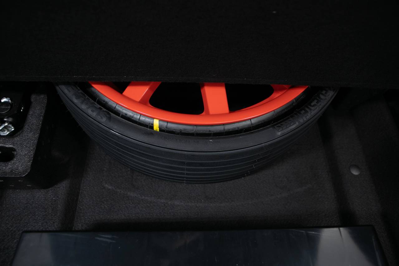 Thumbnail: 2026 Porsche Macan - 37