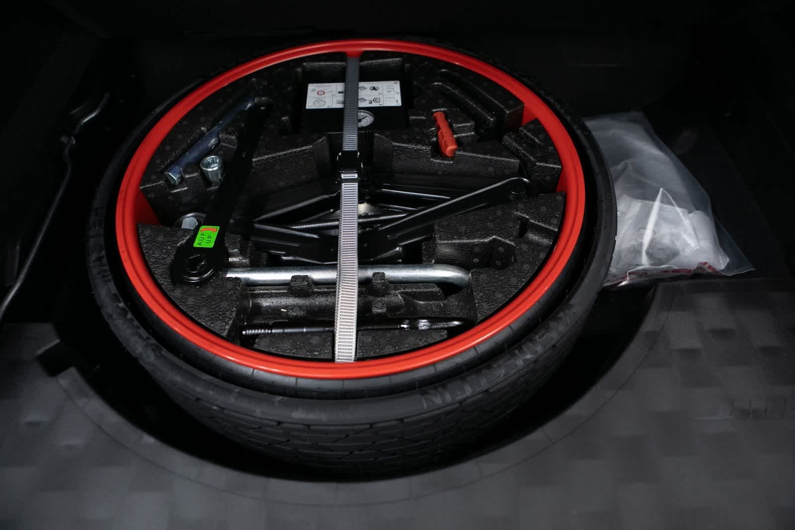 Thumbnail: 2022 Porsche Cayenne - 28