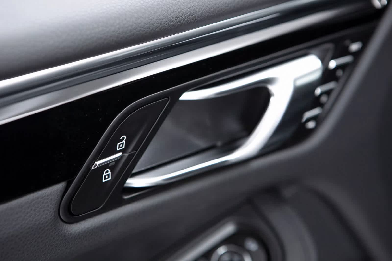 Thumbnail: 2025 Porsche Macan - 20