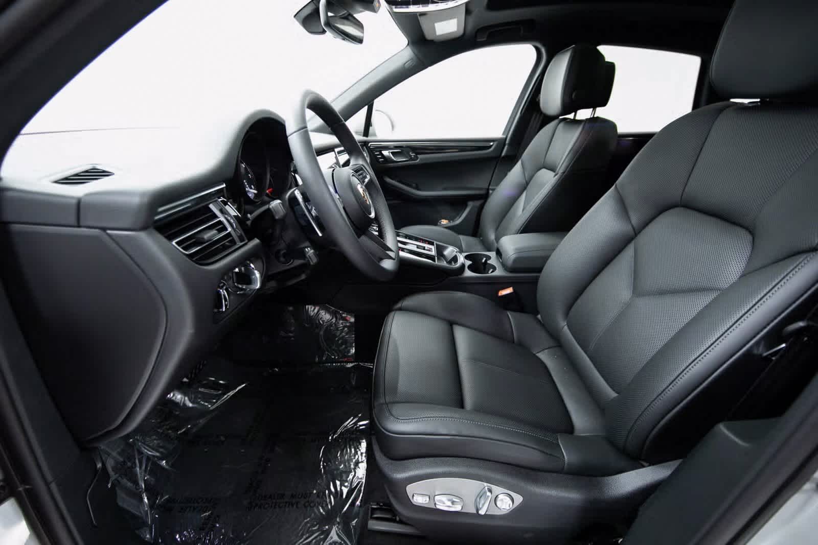 Thumbnail: 2025 Porsche Macan - 16