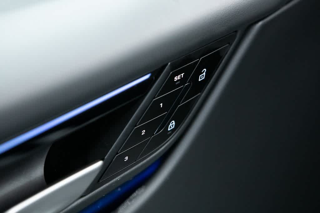 Thumbnail: 2025 Porsche Macan - 19