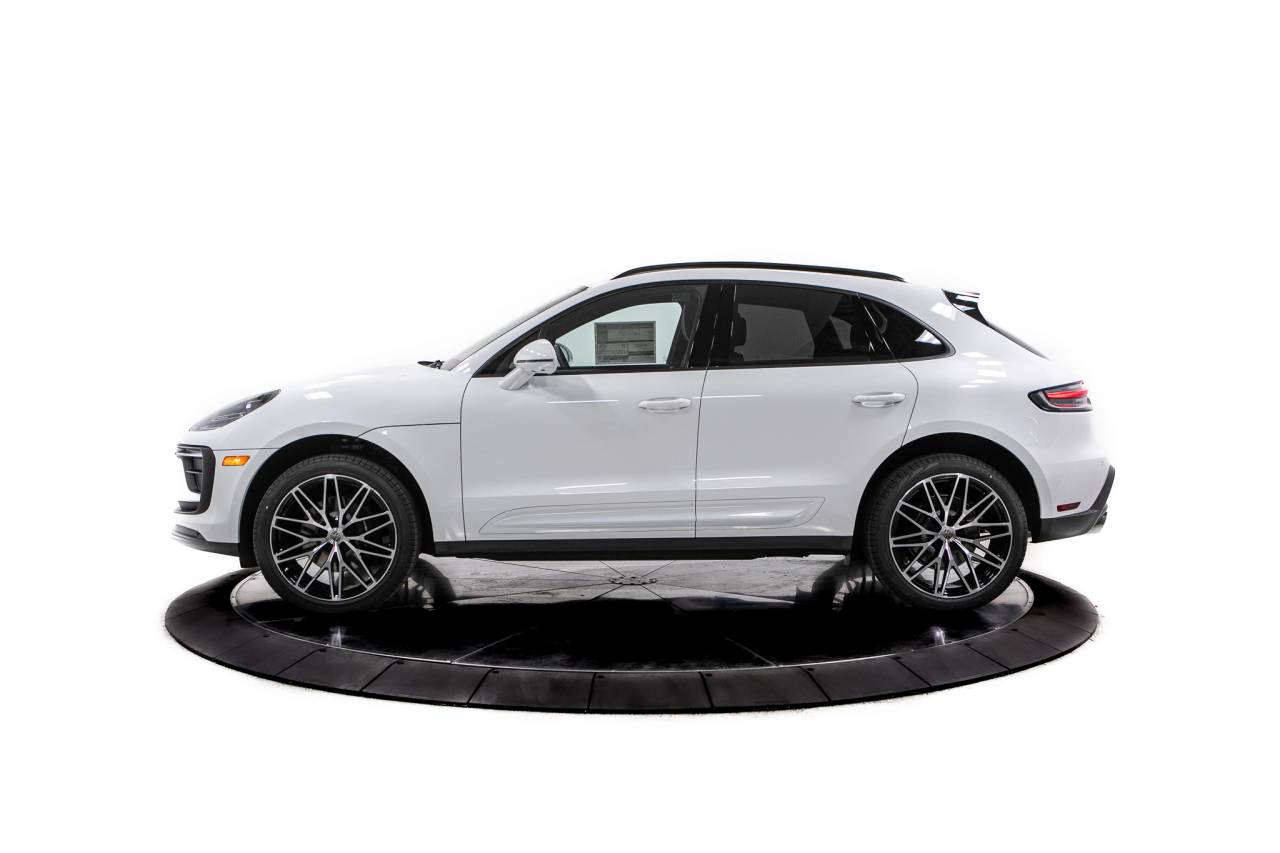 Thumbnail: 2026 Porsche Macan - 2