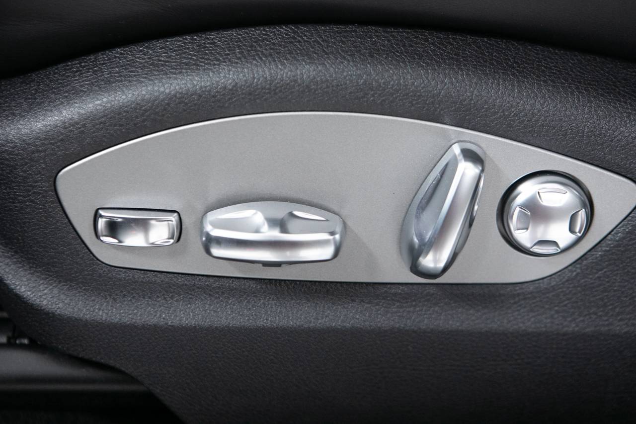 Thumbnail: 2026 Porsche Macan - 24