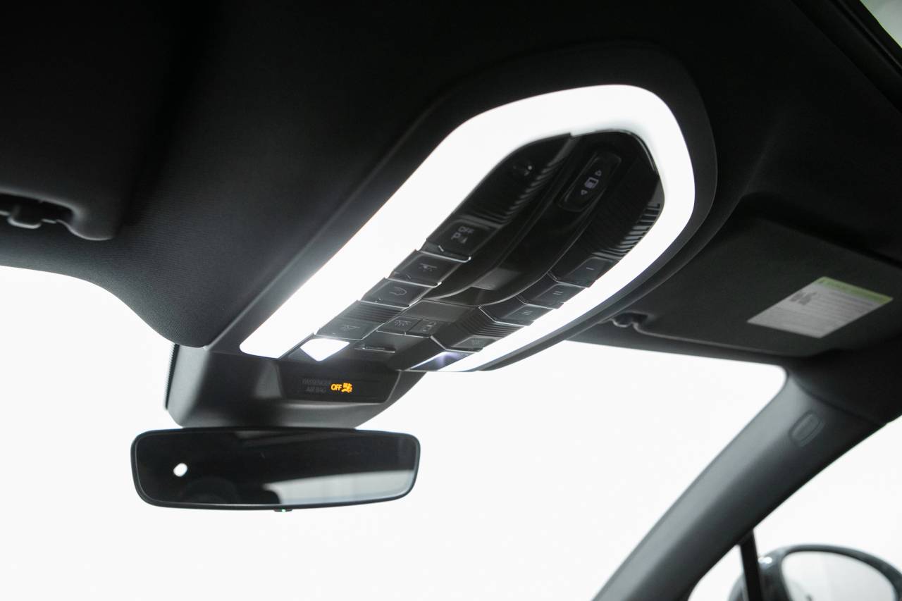 Thumbnail: 2026 Porsche Macan - 30