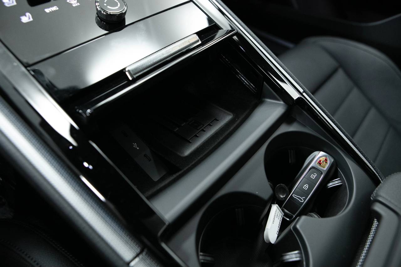 Thumbnail: 2026 Porsche Panamera - 32