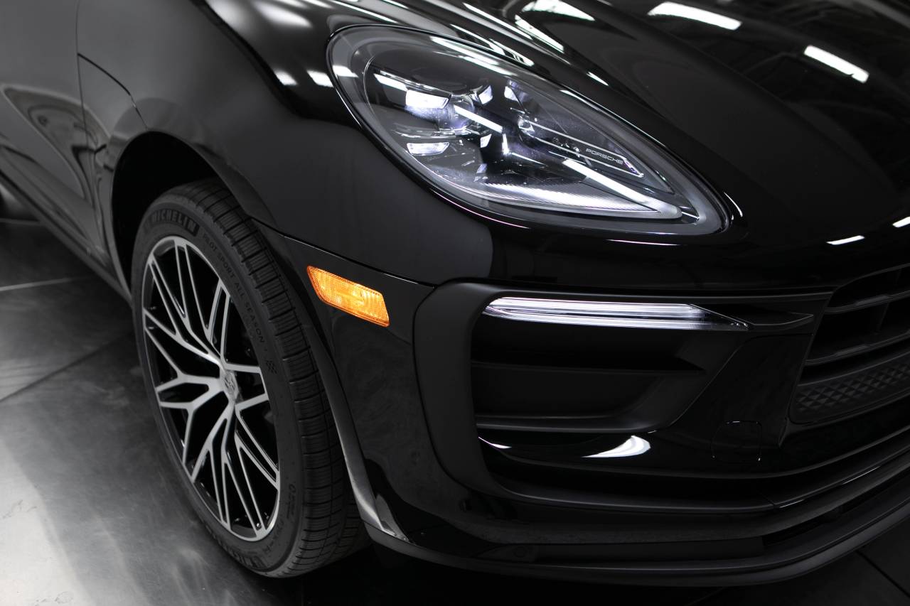 Thumbnail: 2026 Porsche Macan - 12