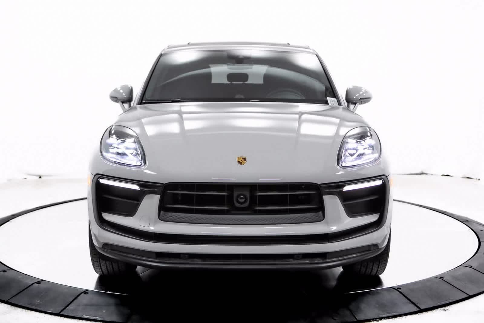 Thumbnail: 2025 Porsche Macan - 10