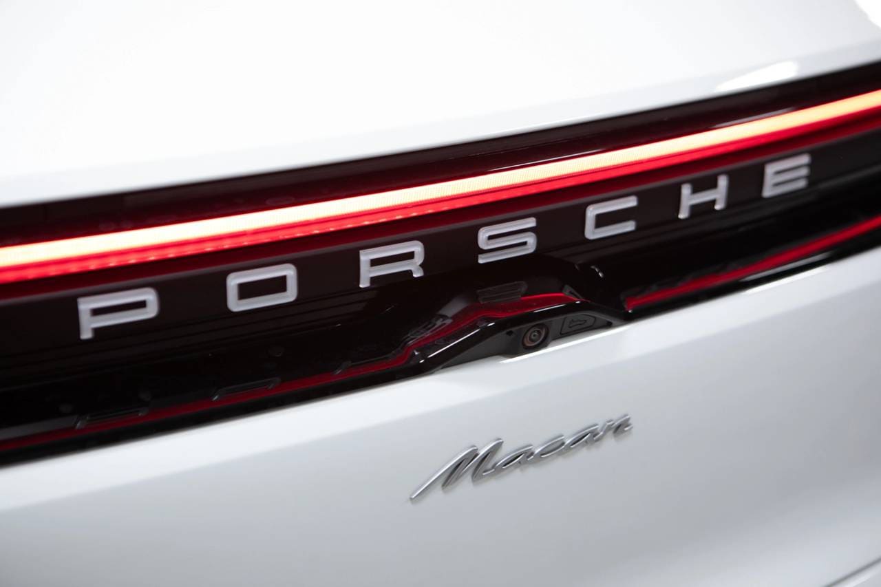 Thumbnail: 2026 Porsche Macan - 16