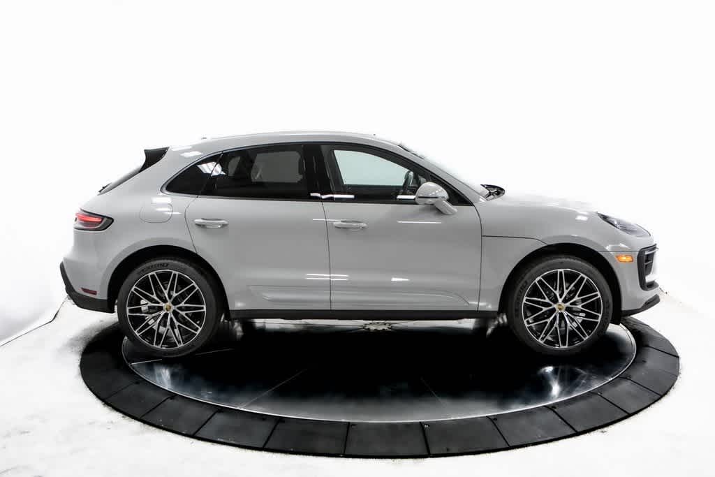 Thumbnail: 2025 Porsche Macan - 8