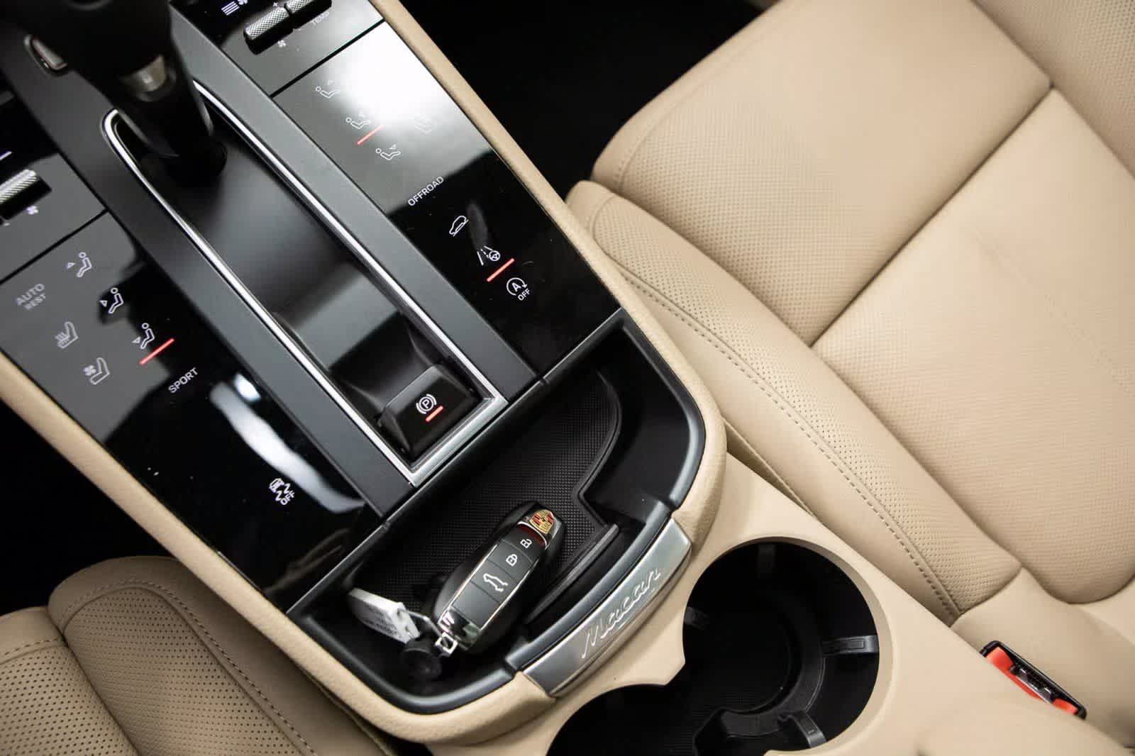 Thumbnail: 2026 Porsche Macan - 25