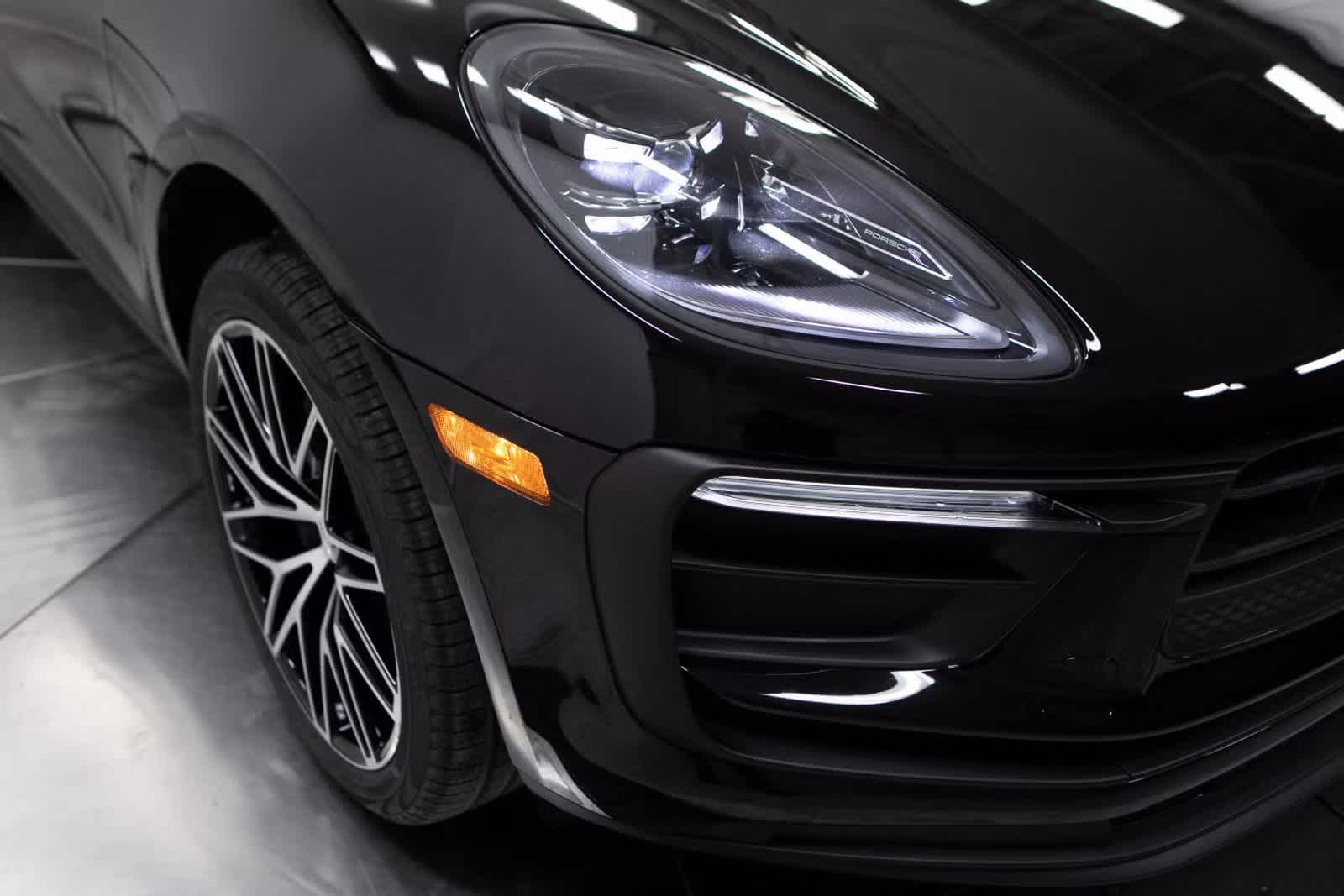Thumbnail: 2025 Porsche Macan - 12