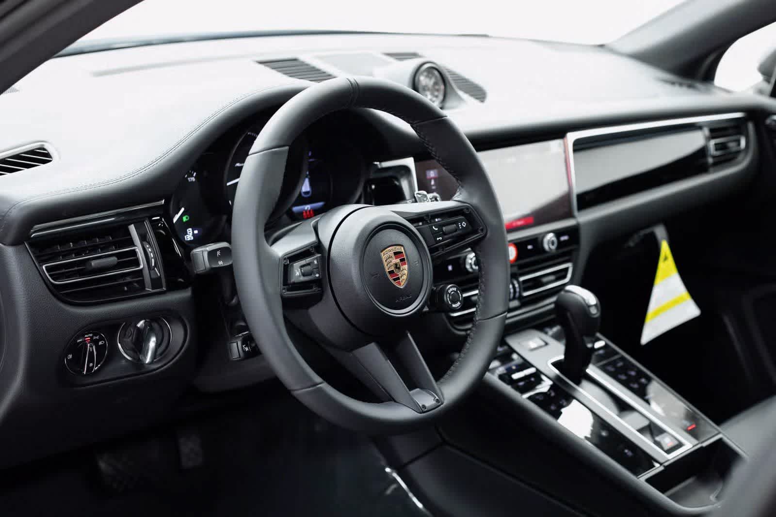 Thumbnail: 2025 Porsche Macan - 4