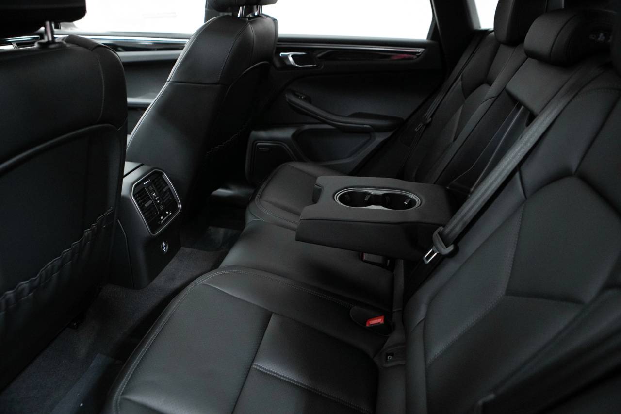 Thumbnail: 2026 Porsche Macan - 34